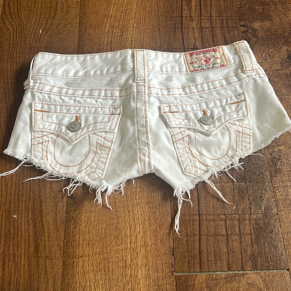 True Religion, white cut off shorts with jeweled embellishments – size 25